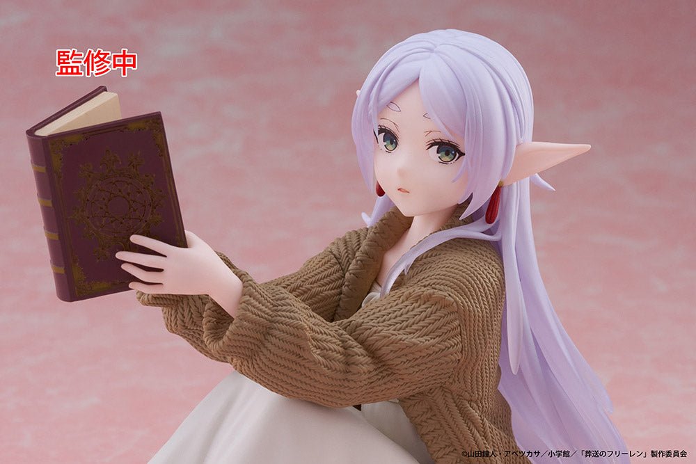 Taito - Frieren: Beyond Journey's End Desktop Cute Figure - Frieren (Roomwear Ver.) - Good Game Anime